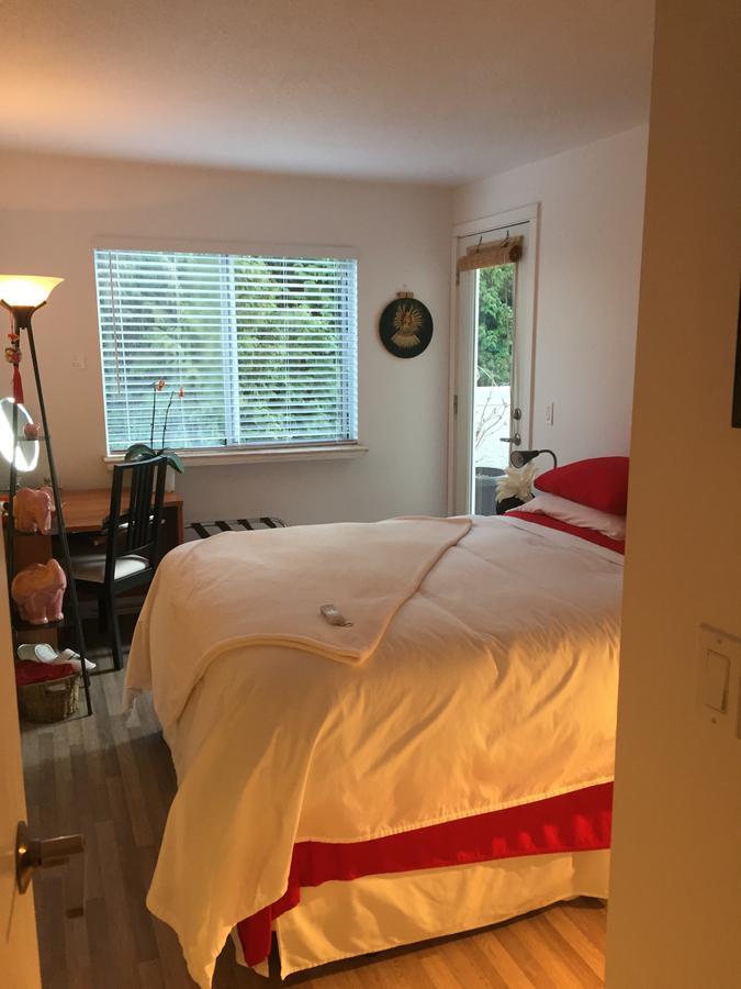 A Room At The Camelia Bed And Breakfast Тсовассен Экстерьер фото